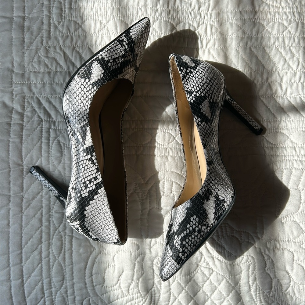 Natural snake print naturalizer pointed heels worn once